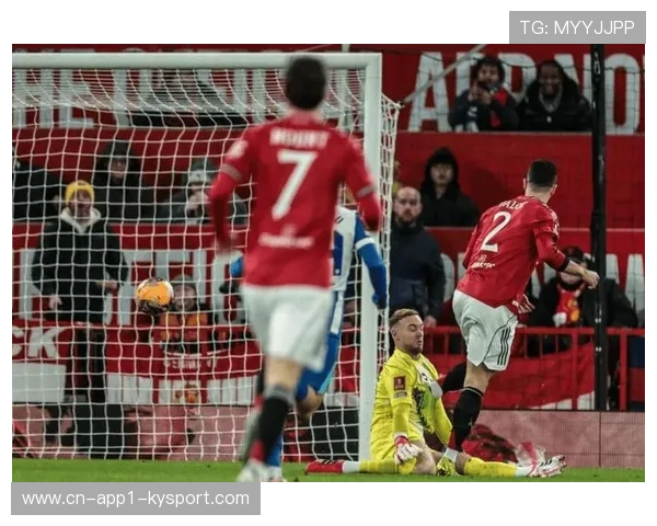 柏林联合门将扑救失误，施洛特贝克头球扩大比分