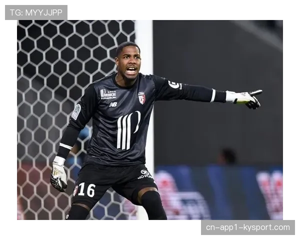 特写：终场哨响，加的斯门将莱德斯马瘫坐在地掩面而泣